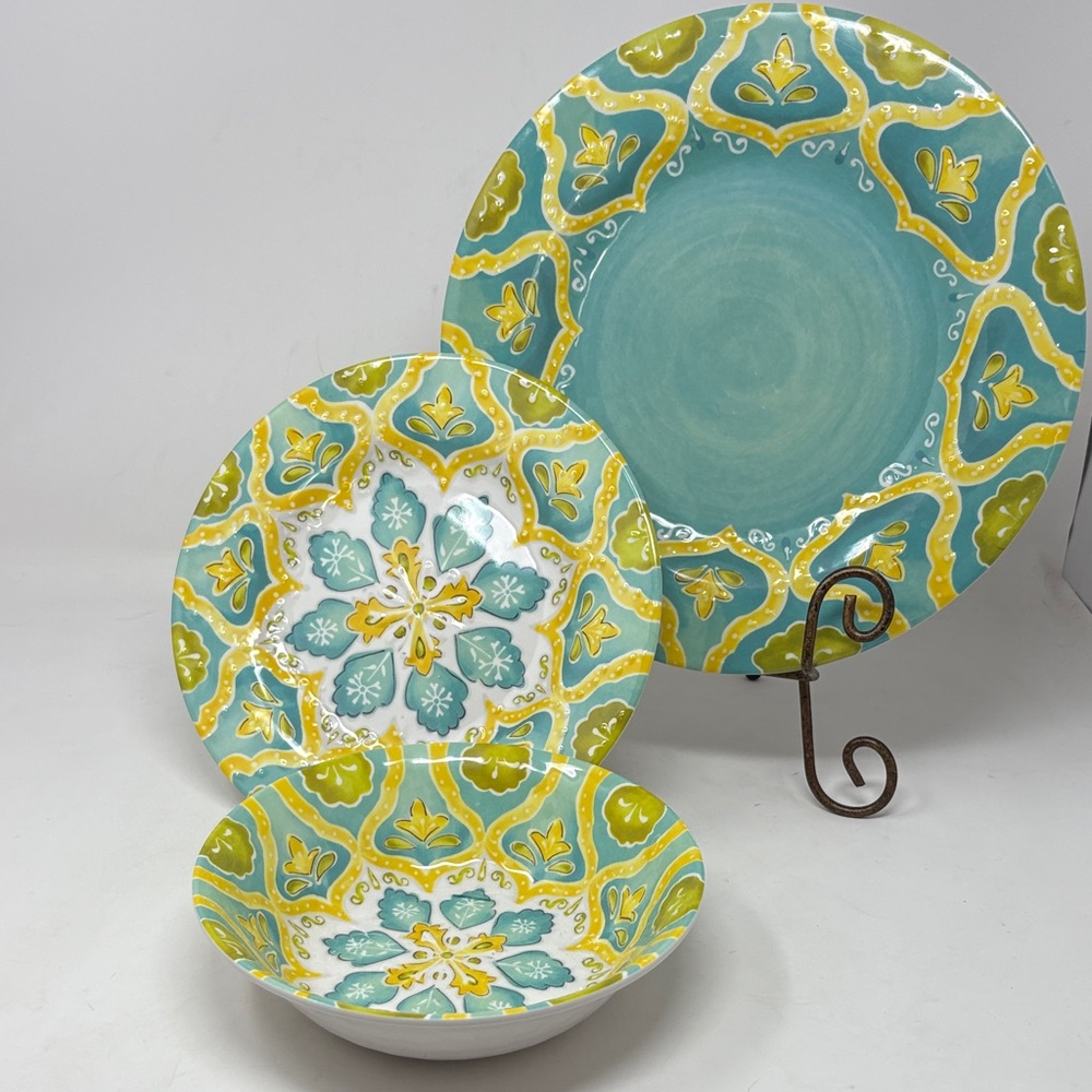 LAURIE GATES 3 Piece Melamine Dinnerware Set